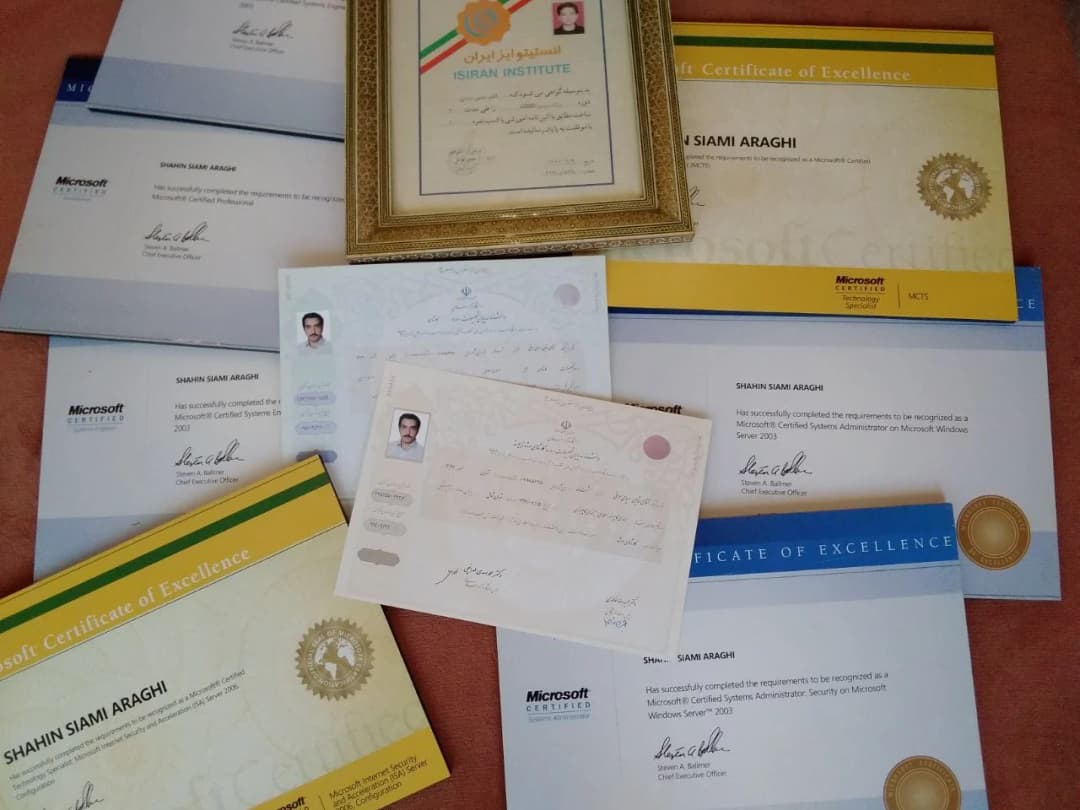 مدارک دانشگاهی و گواهینامههای حرفهای